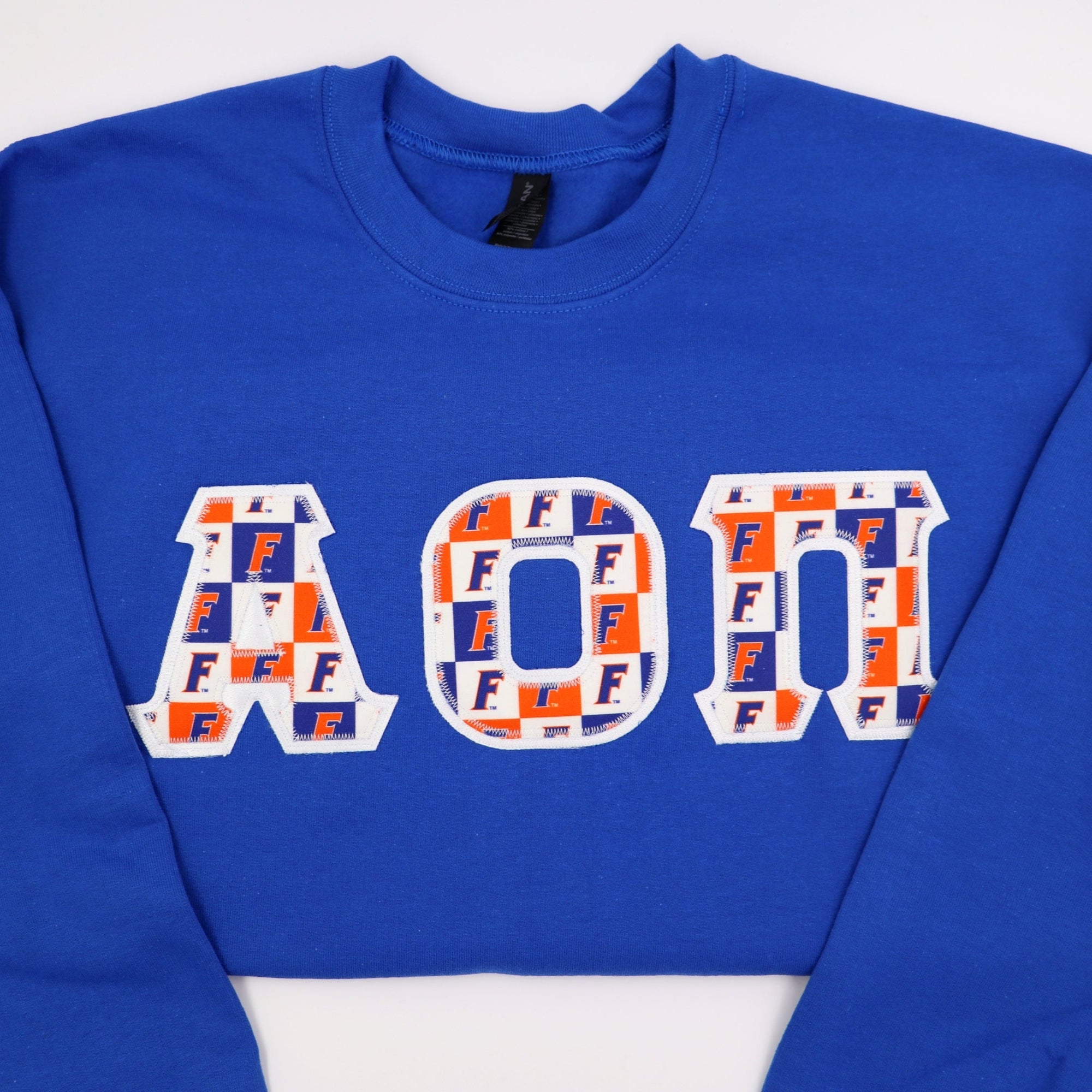 Sorority Reversible Label Sweatshirt - Alpha Omicron Pi – South Boutique Sorority Shop Alpha Omicron Pi メイクアップバッグ - ソロリティ文字付きパファースタイル、ジッパー開